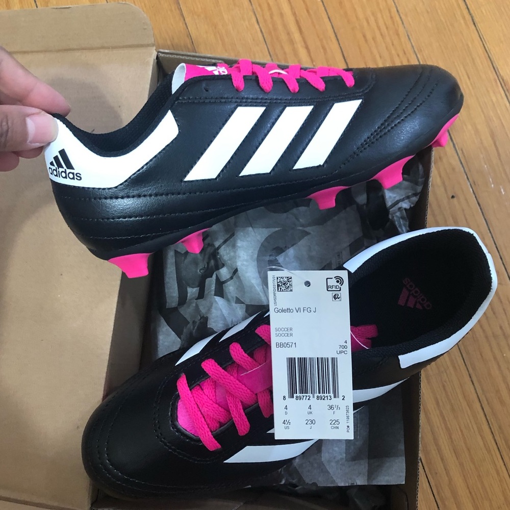 Adidas soccer cleats 4.5 girls new in box